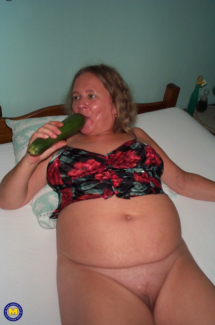 Mature Fatty Diny Rubs Her Beaver With A Huge Cucumber In The Chair