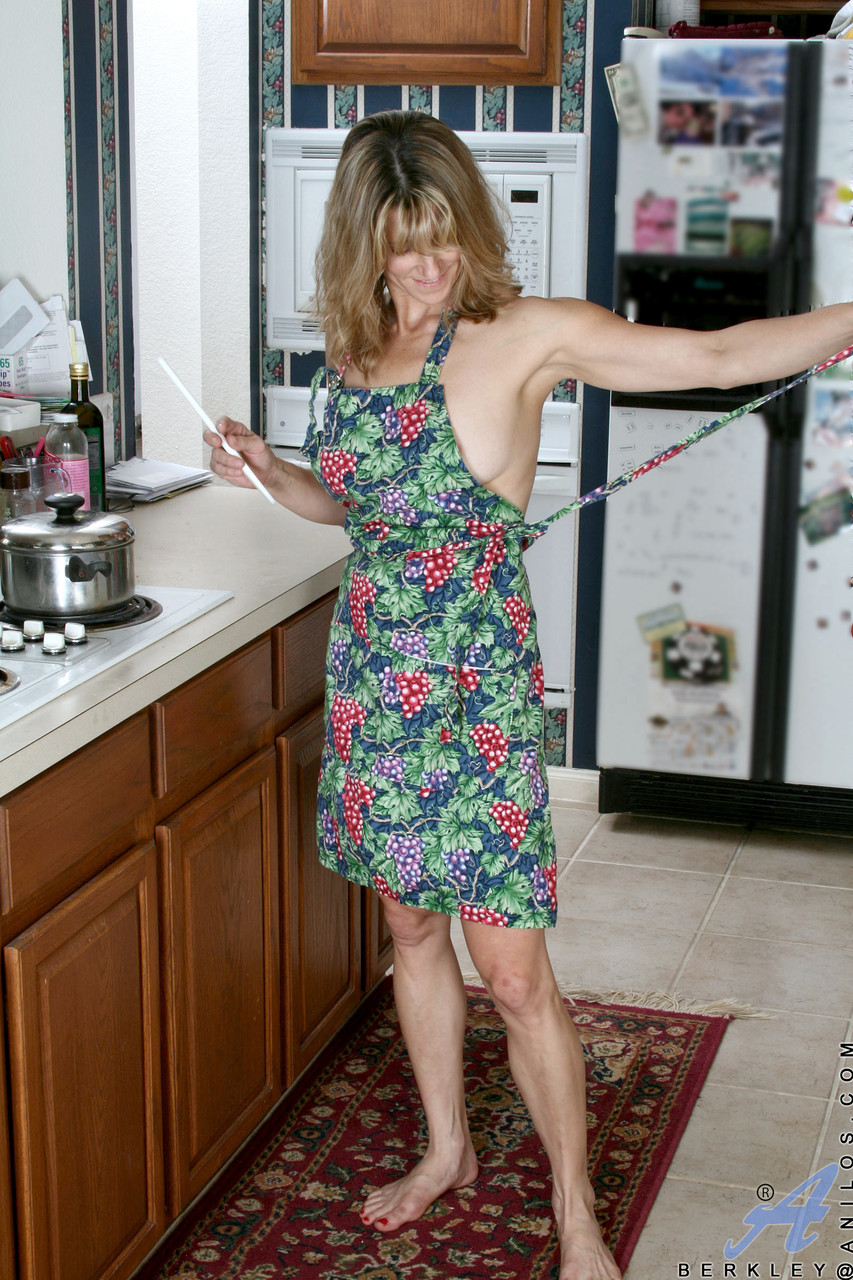 Amateur housewife Berkley loses her apron and spreads her cooch in the kitchen photo porno #425126427