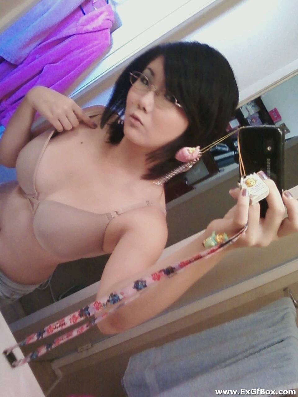 Sweet Asian girl with stunning big tits Chiyoko poses in front of a mirror foto pornográfica #428507963 | Ex GF Box Pics, Selfie, pornografia móvel