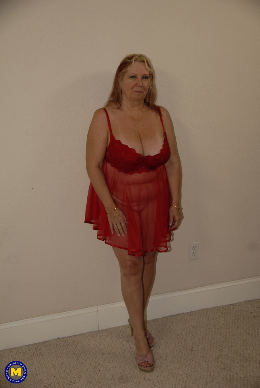 Fat mature in a red dress Tamara Tesla tastes a BBC while kneeling foto porno #425552653