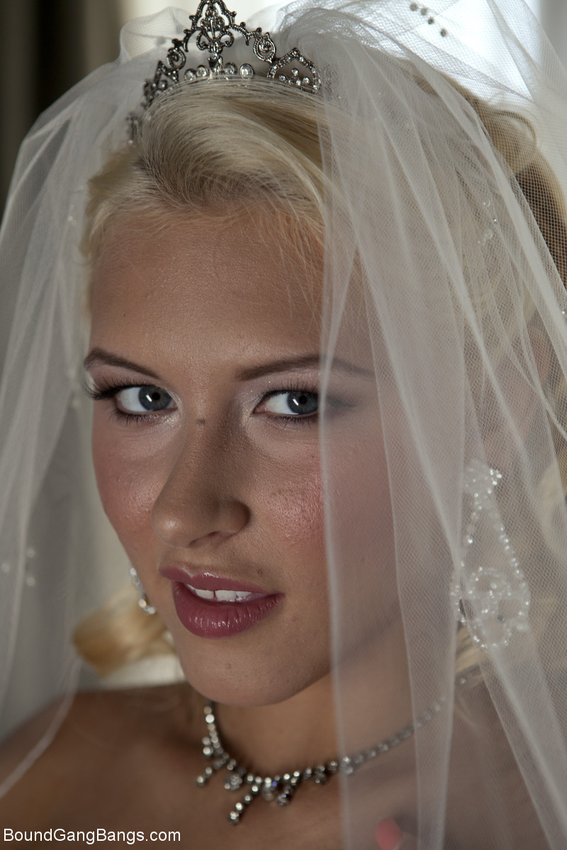 Blonde bride Katie Summers doffs her wedding dress & poses topless in l...