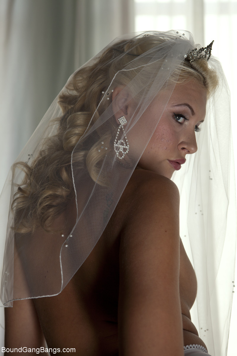Blonde bride Katie Summers doffs her wedding dress & poses topless in lingerie foto porno #424215468