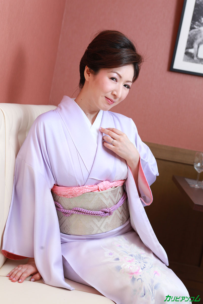 Stunning Japanese lady Hitomi Ohashi gets creampied during sensual sex foto porno #427133947
