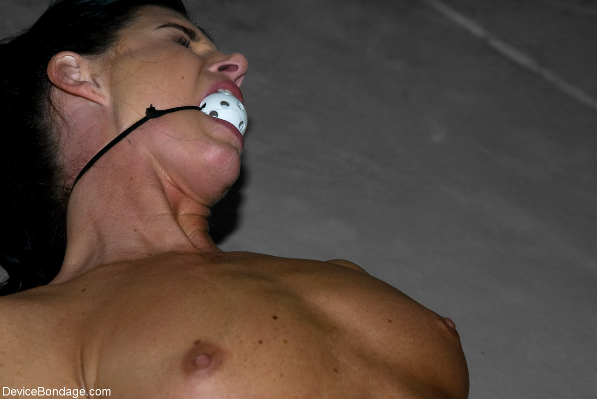 Black haired mature India Summer gets tortured in a concrete room foto porno #424644381