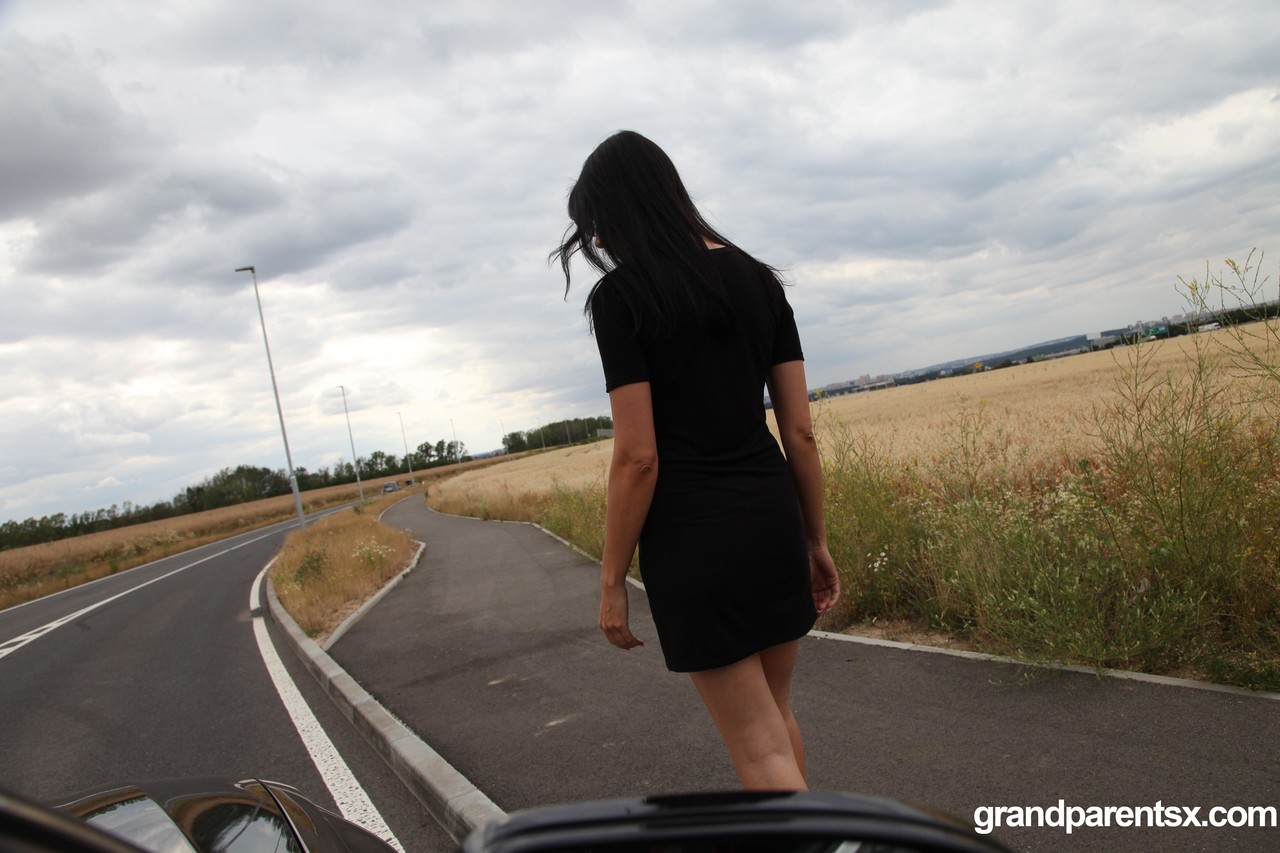 Hot teen hitchhiker blows mature cocks & gets fucked doggystyle by the road ポルノ写真 #424664603 | Family Screw Pics, Eveline Magic, Old Young, モバイルポルノ
