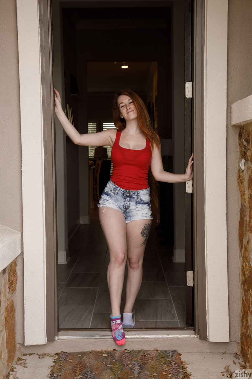 Natural redhead Ruby Corbett strips to her bra and panties at home 色情照片 #427949040 | Zishy Pics, Ruby Corbett, Redhead, 手机色情