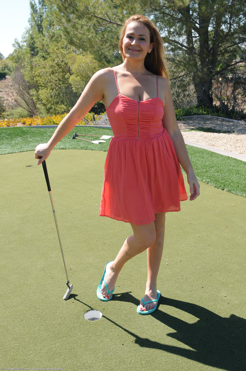 Mature golfer Elexis Monroe flashes hairy upskirt before outdoor striptease foto porno #424705170