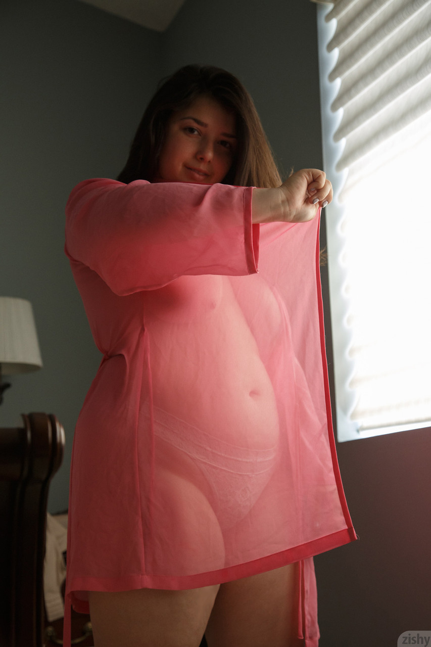 Fatty girlfriend Carolina Munoz sheds sheer lingerie to tease nude in thong porno foto #423949374