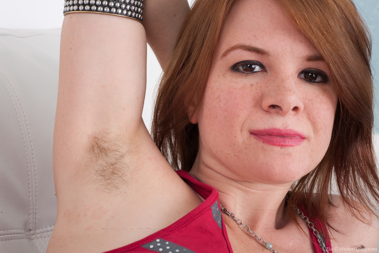 Alluring redhead beauty Zia flaunt hairy armpits & natural ginger vagina porno foto #426260712
