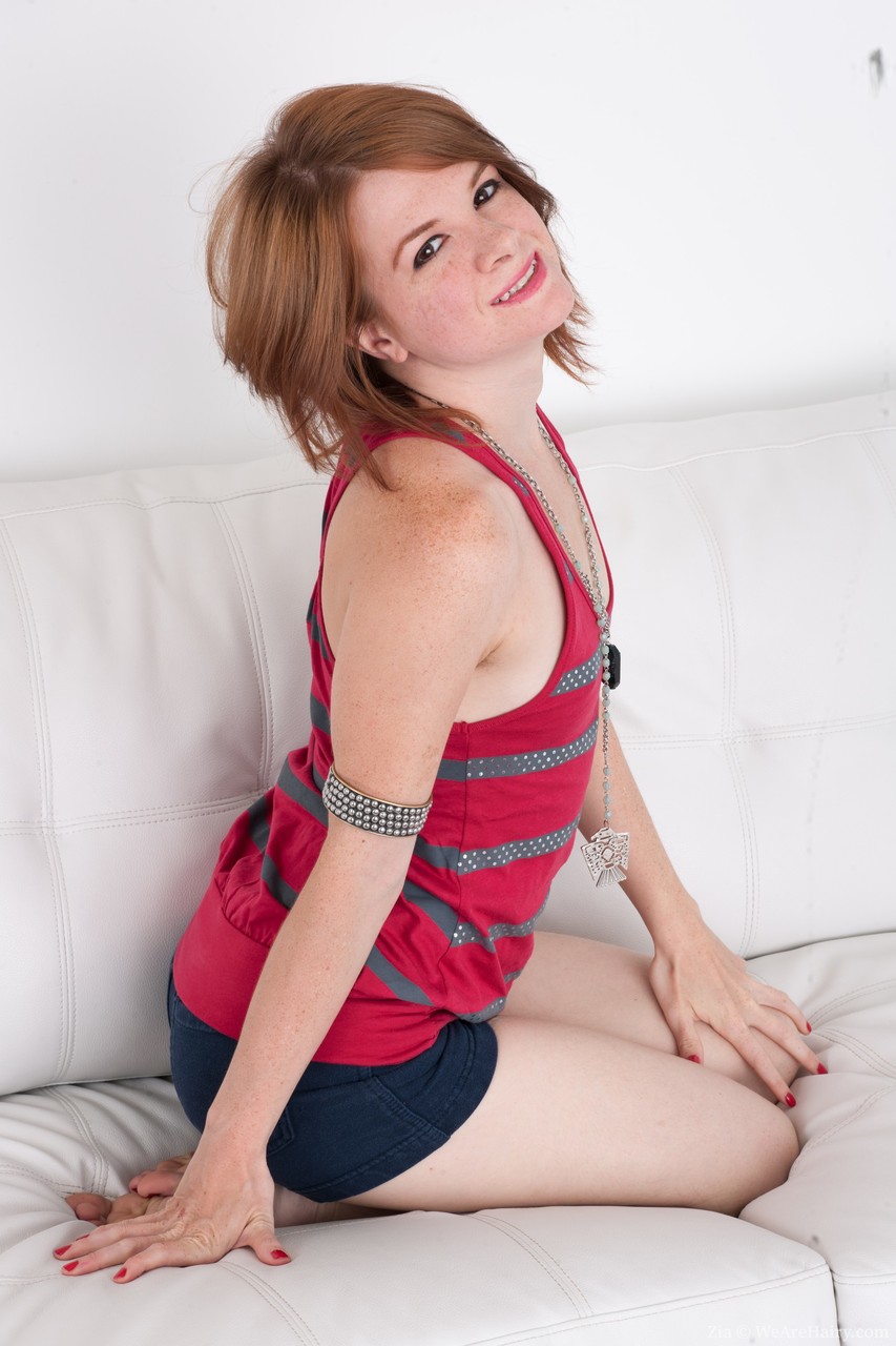 Alluring redhead beauty Zia flaunt hairy armpits & natural ginger vagina porno foto #426260716