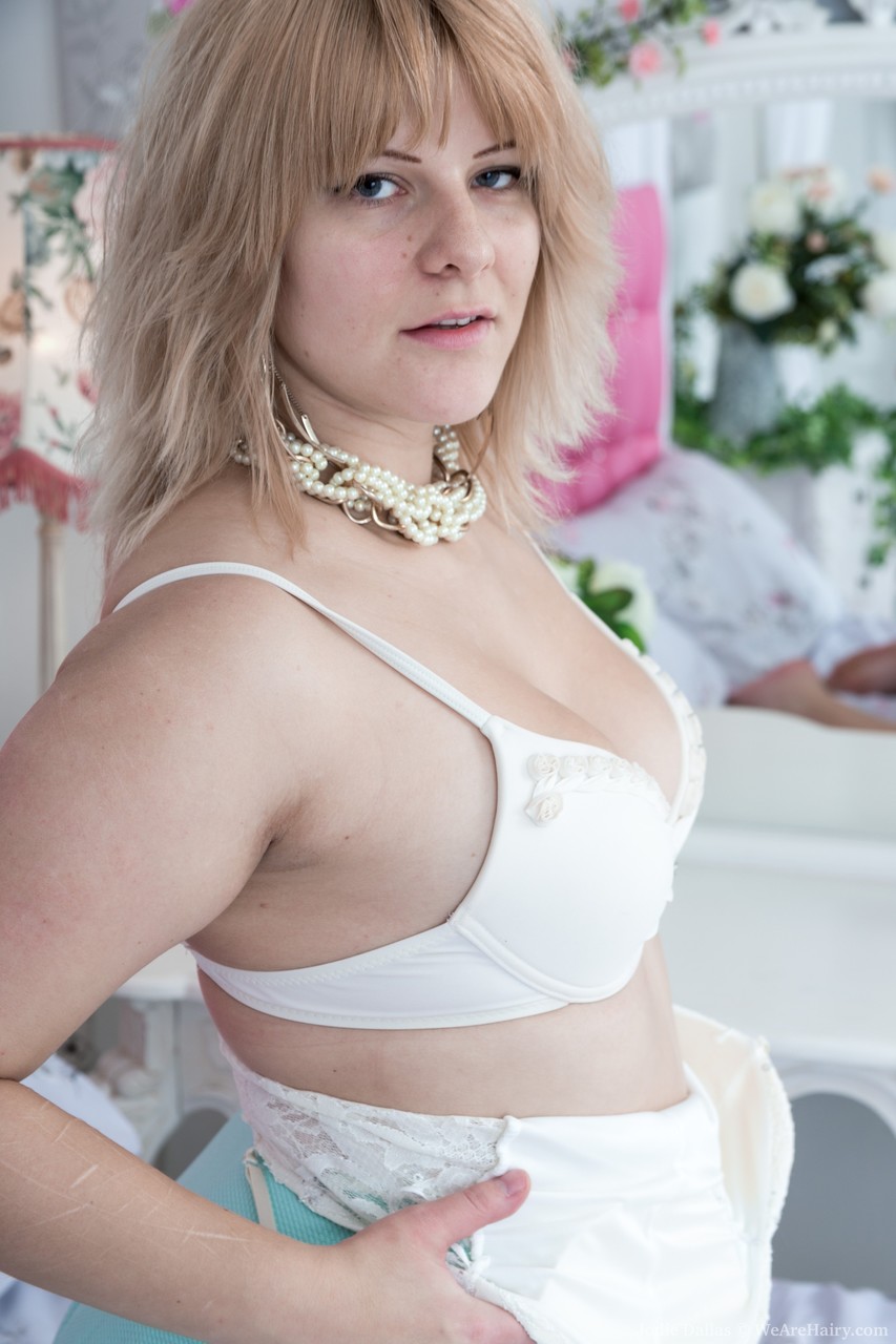 Cute blondie Jodie Dallas reveals her natural tits and bushy love hole porno foto #427205691