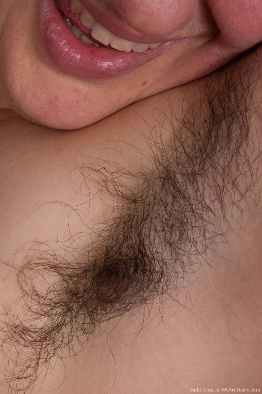 Sassy schoolgirl Sadie Lune doffs skirt to show hairy meaty lips up close Porno-Foto #426577731