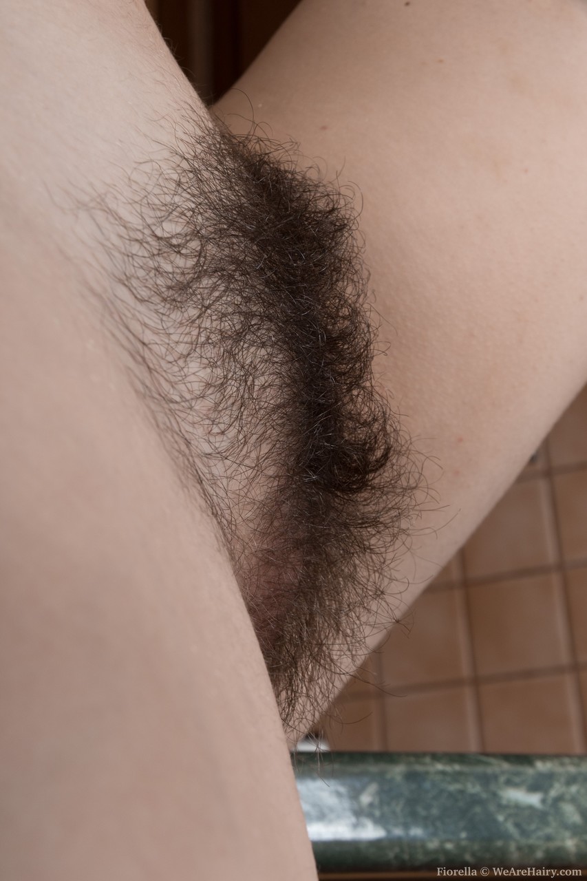 Hairy dish Fiorella show puffy nipples & hairy pits & west her fuzzy pussy foto pornográfica #425478371