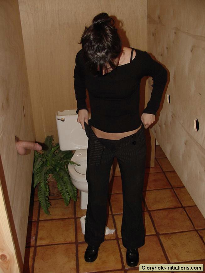 Delicious brunette Brit gives hot head to a dick popped through the glory hole foto pornográfica #423367687 | Gloryhole Initiations Pics, Brit, Gloryhole, pornografia móvel