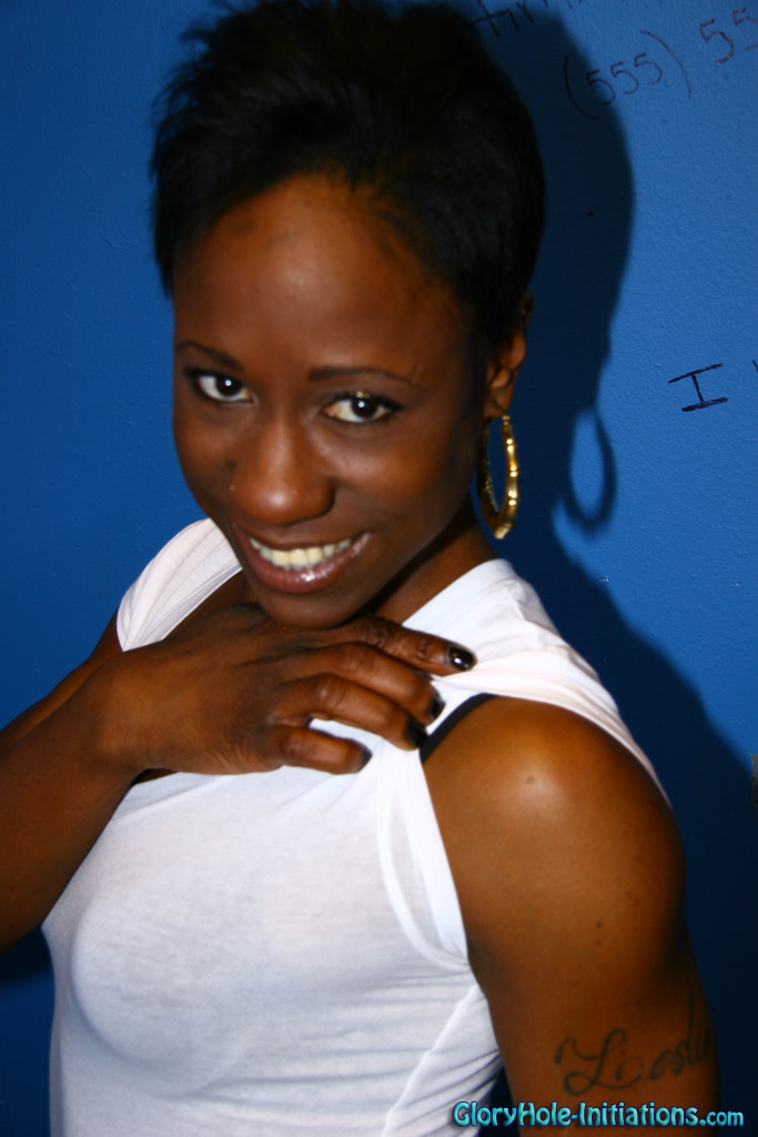 Ebony Diva Divine gives blowjob and fucks through the hole in a blue wall foto pornográfica #425122512