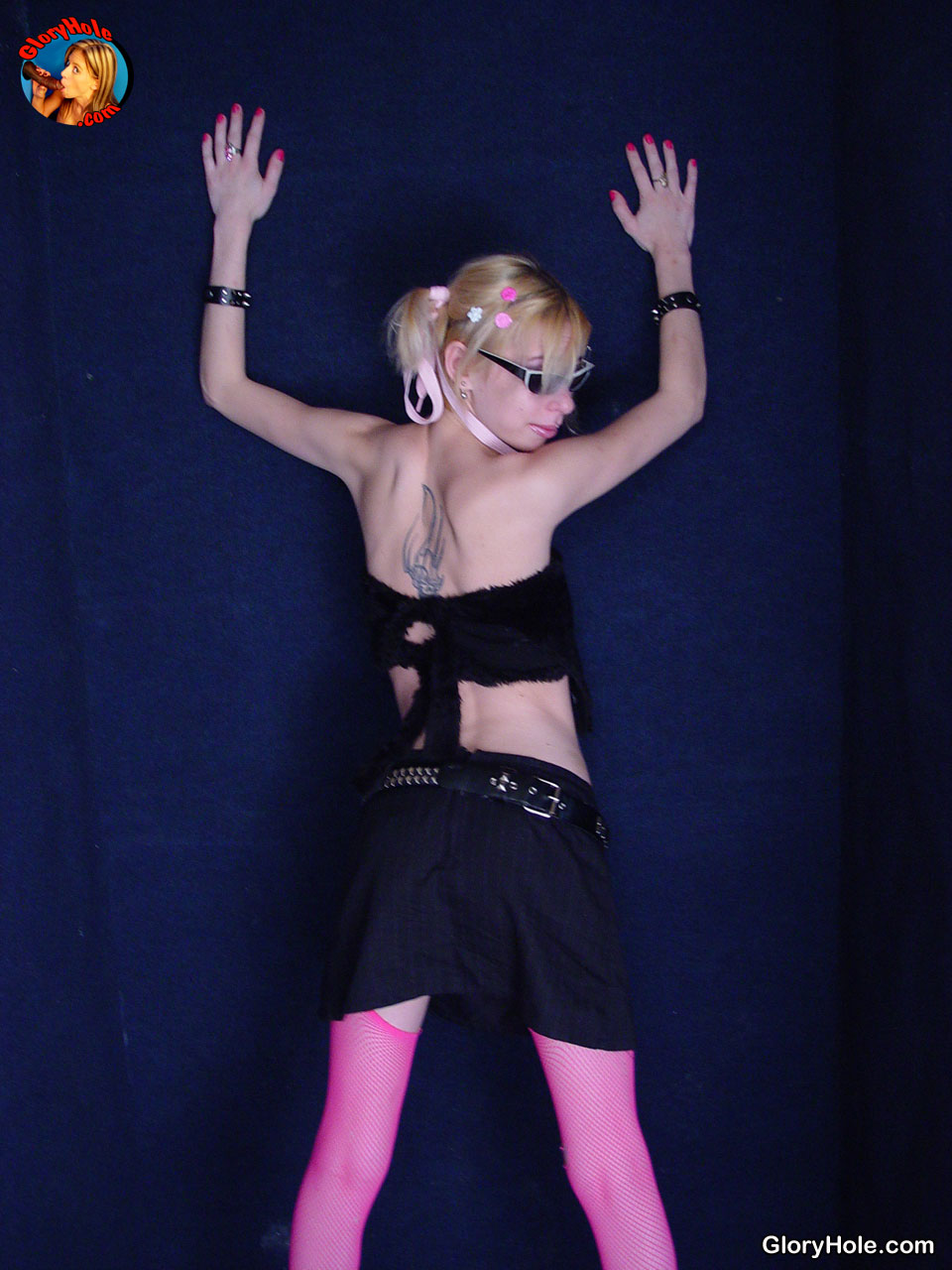 Black cock slut Lain Oi wears shades and pink stockings whilst gives blowjob ポルノ写真 #425097266 | Gloryhole Com Pics, Lain Oi, Gloryhole, モバイルポルノ