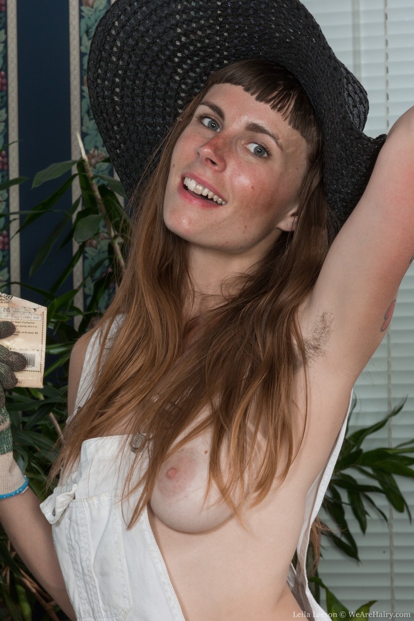 Dirty brunette Leila Larson teases her hairy muff and shows hairy armpits ポルノ写真 #426041102