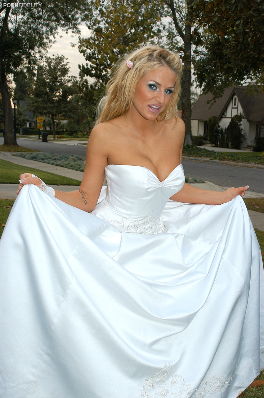 Sexy bride Brooke Belle strips her white dress and displays her curves porn photo #428571037