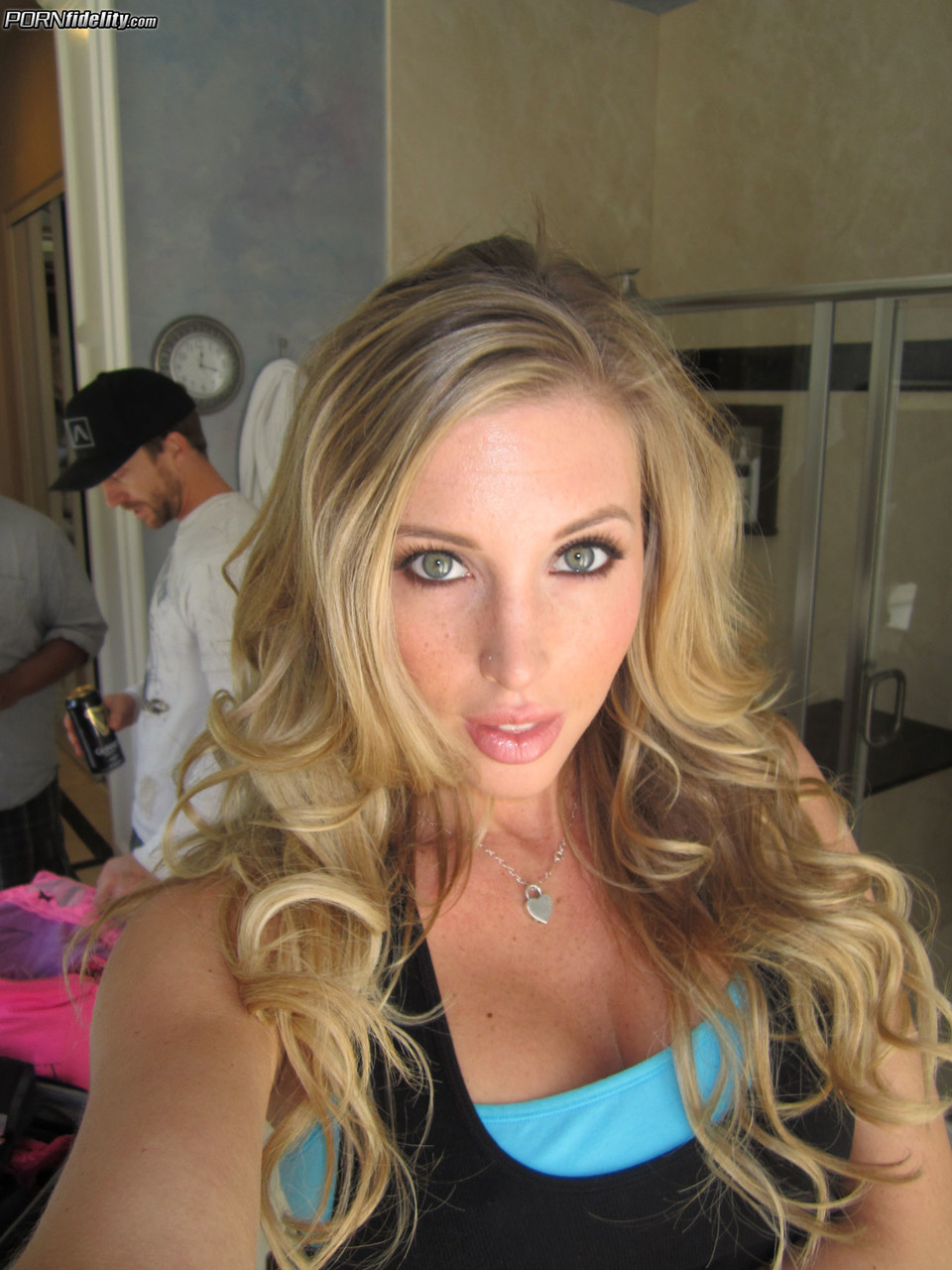 Sexy blonde chick Samantha Saint poses in the nude after a long prep session porno foto #427437337