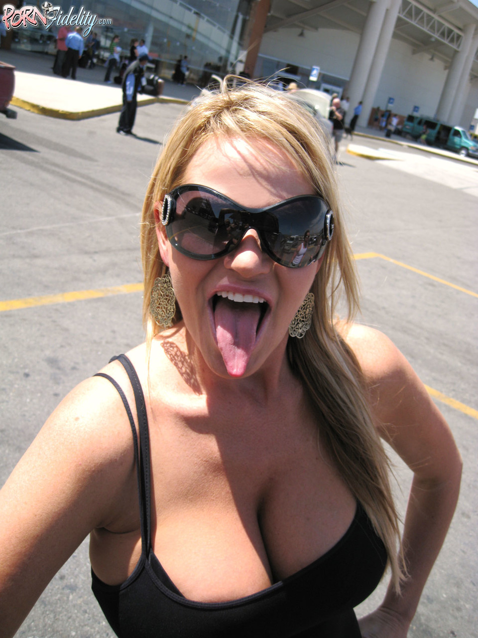 Busty Mexican Sienna West gets hot creampie in threesome with Kelly & Ryan porno fotoğrafı #425681514