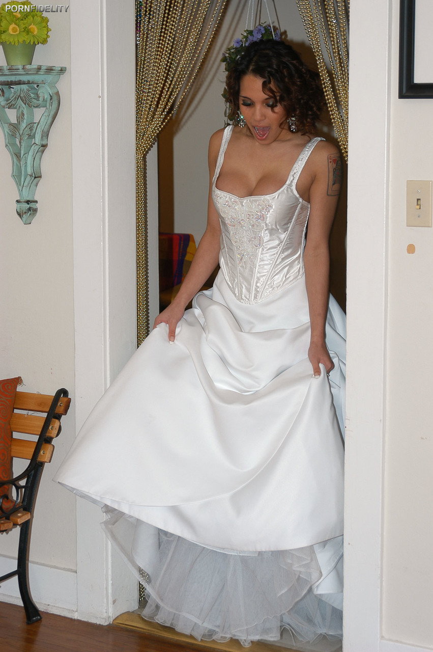 Latina bride Renae Cruz hikes her wedding dress to masturbate on the lawn 色情照片 #426746094 | Porn Fidelity Pics, Renae Cruz, Wedding, 手机色情
