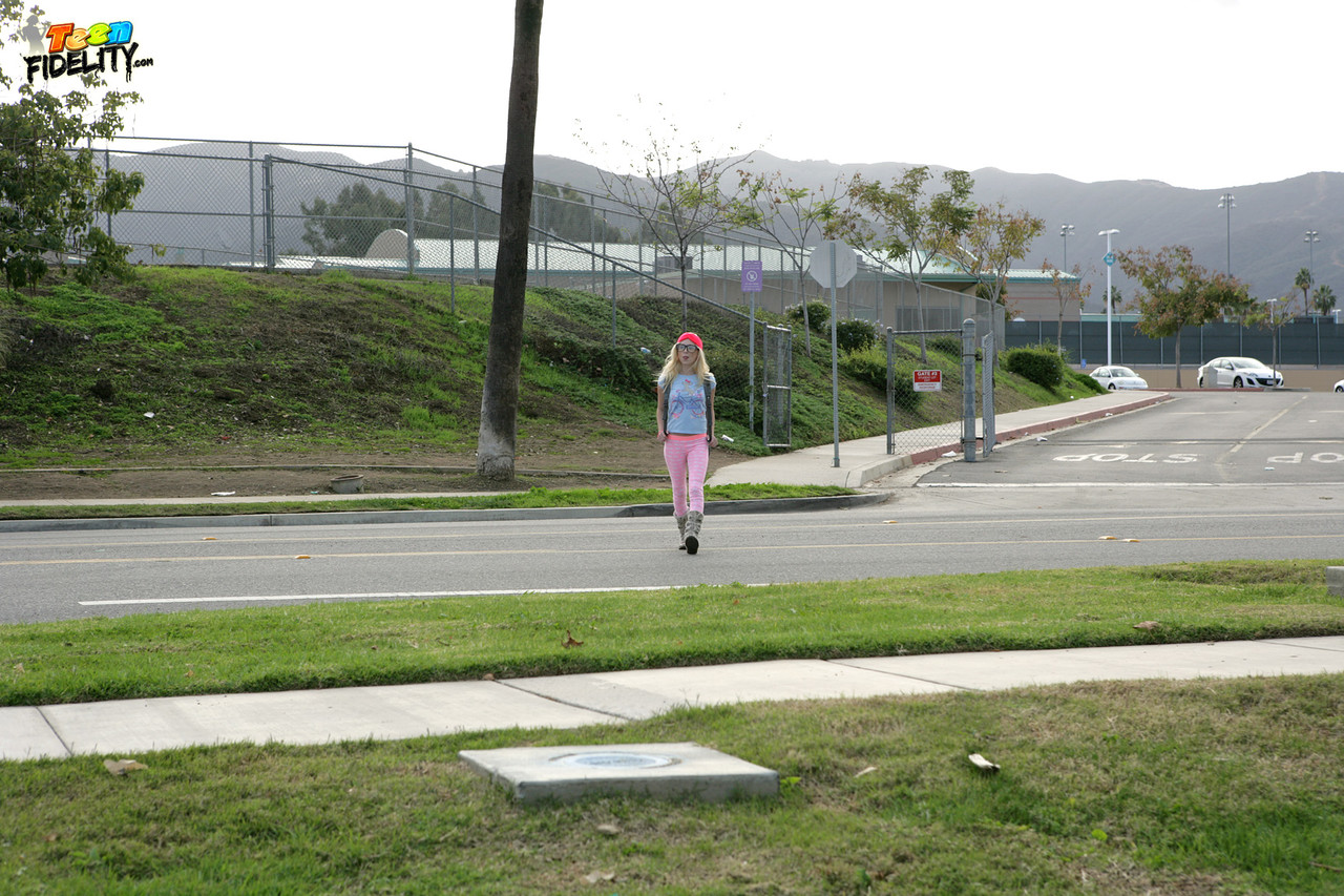 Innocent blonde schoolgirl Piper Perri is all tease on walk home from school foto porno #424243866