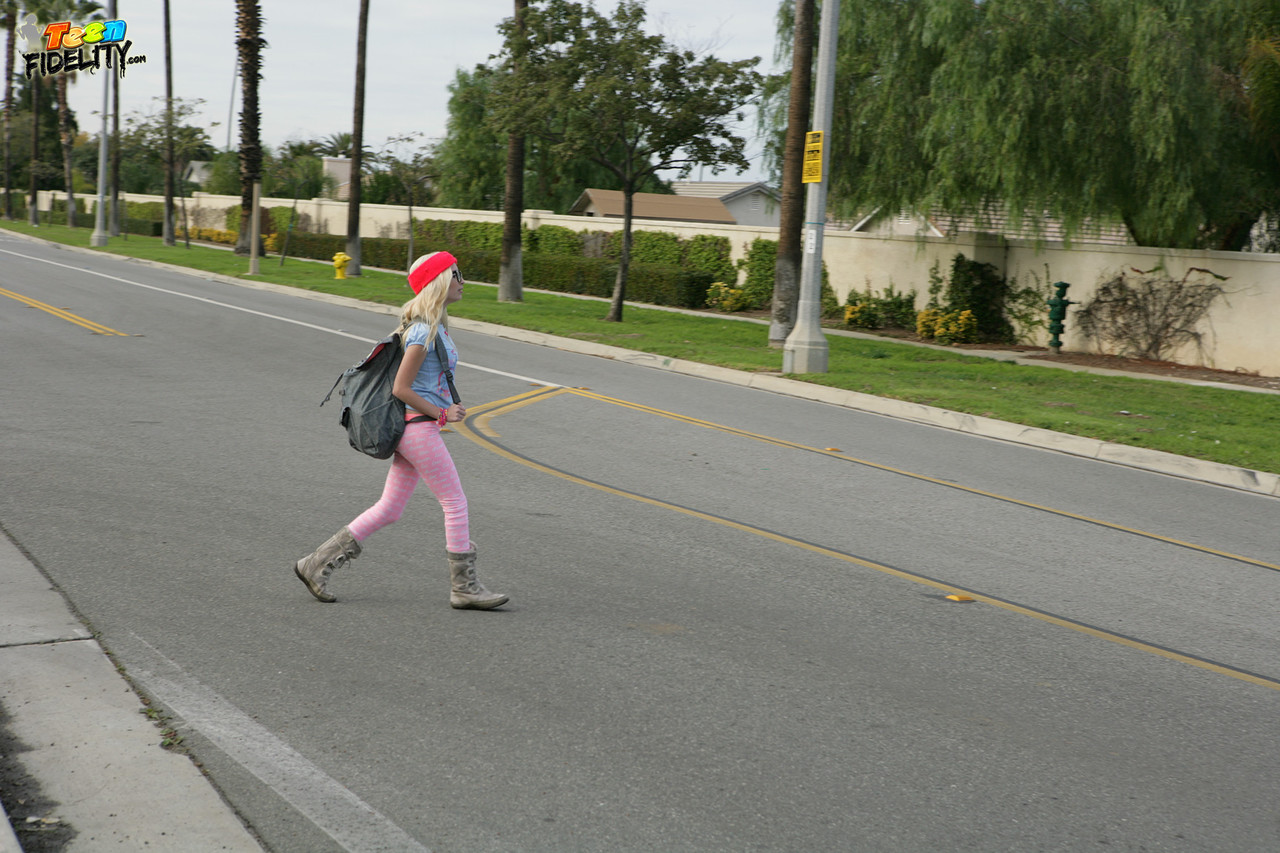 Innocent blonde schoolgirl Piper Perri is all tease on walk home from school foto porno #424243883