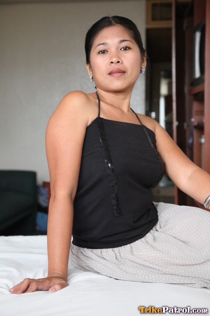 Amateur Filipina Che with Charm shows her cute natural titties in a hotel room foto porno #422659004 | Trike Patrol Pics, Che with Charm, Filipina, porno ponsel