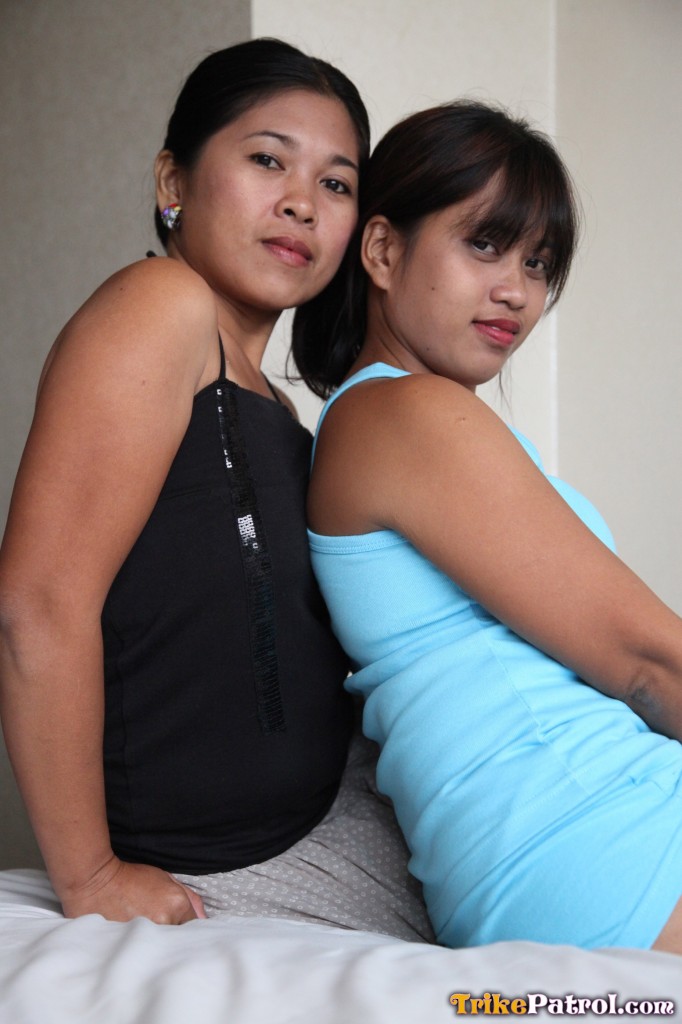 Amateur Filipina Che With Charm Shows Her Cute Natural Titties In A Hotel Room