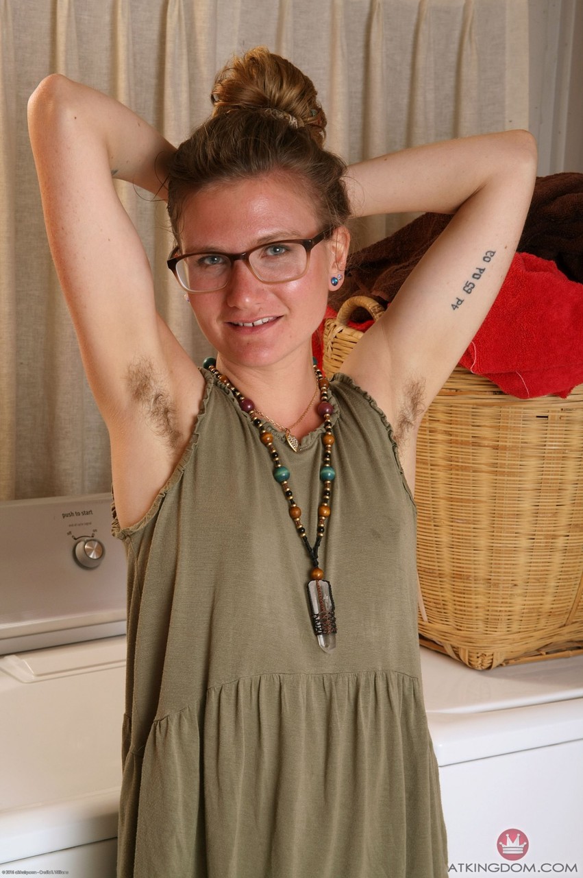 Nerdy chick with hairy legs and pits unveils her beaver on laundry day Porno-Foto #425889420 | ATK Hairy Pics, Skyler, Glasses, Mobiler Porno