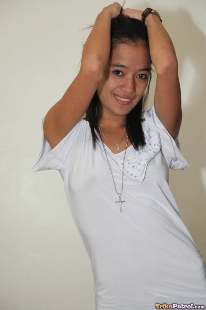 Pretty Filipina Ellah gets rid of her panties & flaunts her bald holes 포르노 사진 #428401906
