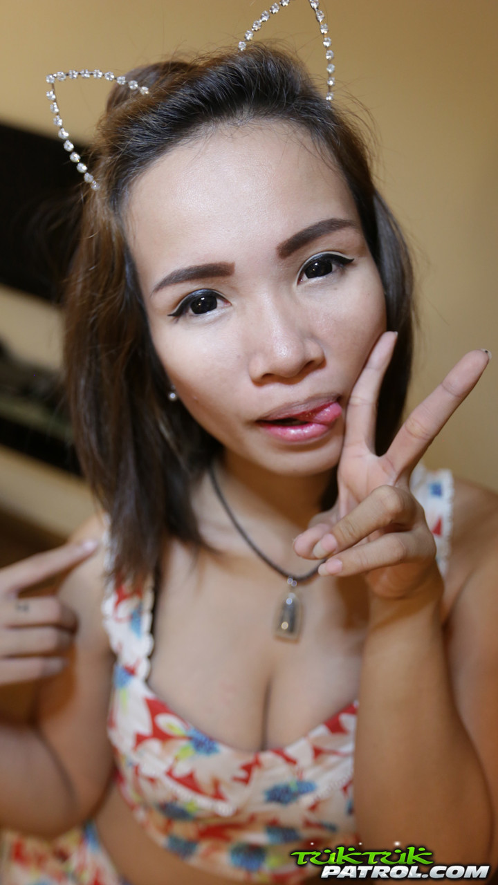 Thai princess Jeaeb reveals her incredible big natural Asian breasts foto porno #424255215