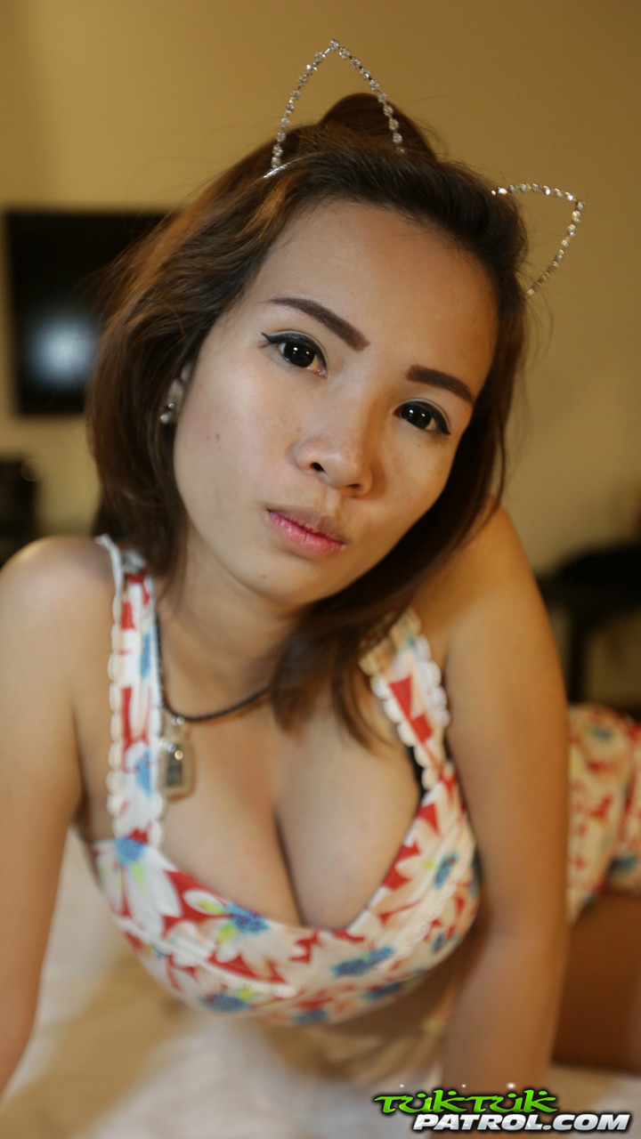 Thai princess Jeaeb reveals her incredible big natural Asian breasts foto porno #424255223