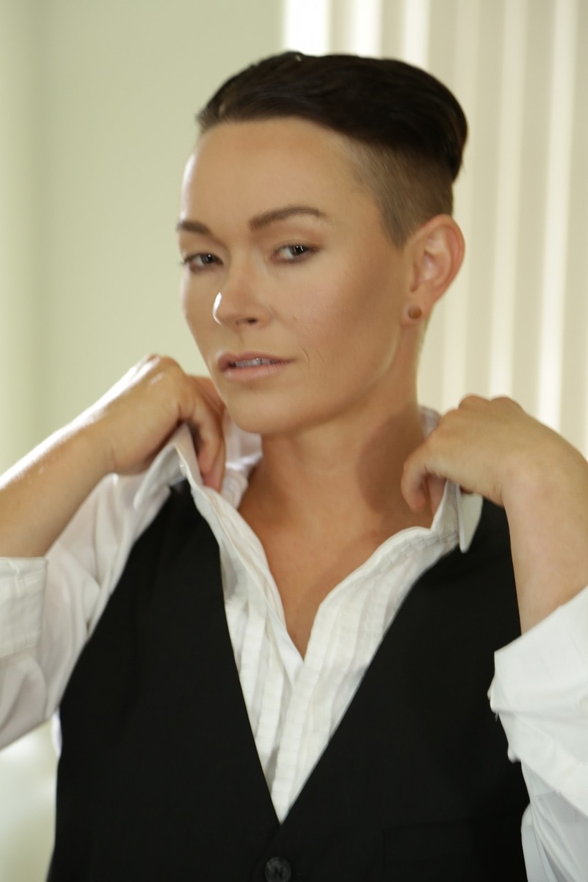 Androgynous short haired model Jiz Lee posing in her male outfit foto porno #428611299