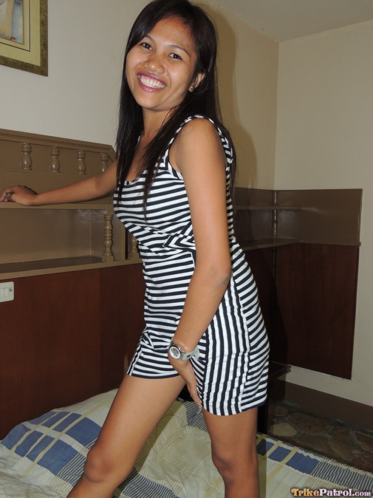 Petite Filipina teen has sex with a foreigner inside a motel room porn photo #422597721