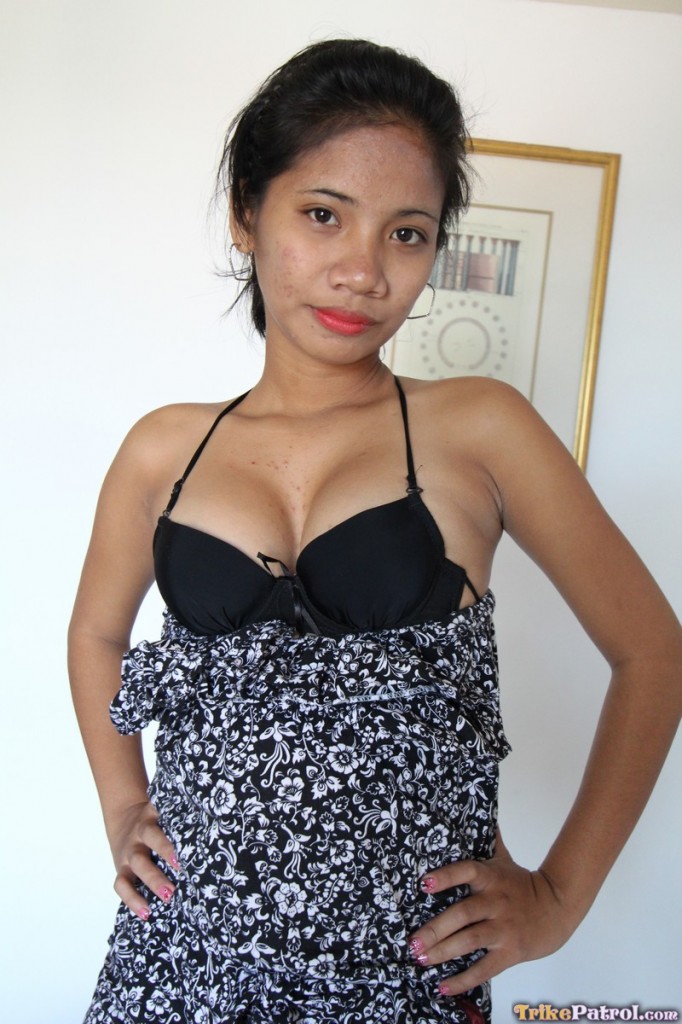 Slim Filipina female takes off her dress and sexy underthings to get naked foto porno #423749624