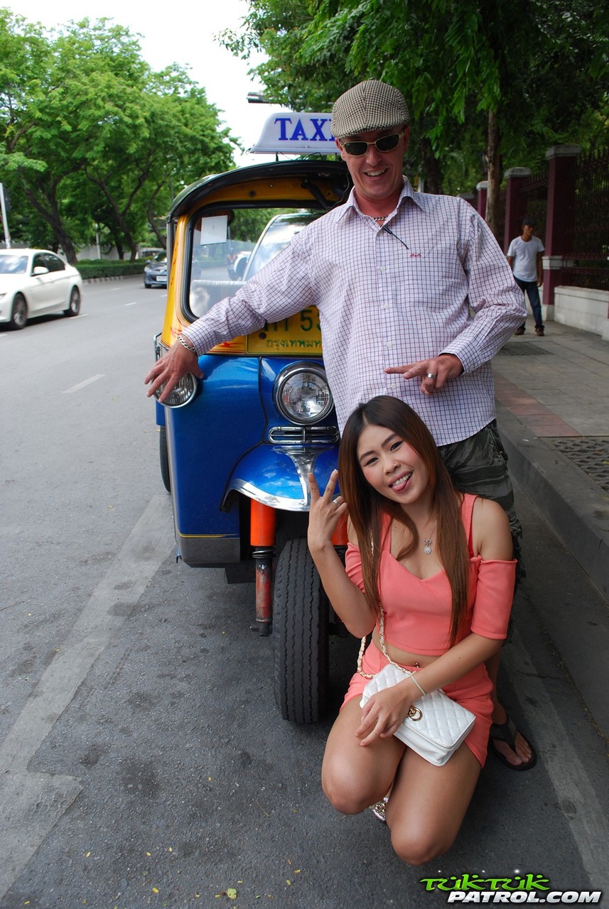 Young Thai girl gets picked up a visiting tourist that is looking for a gf порно фото #424812101
