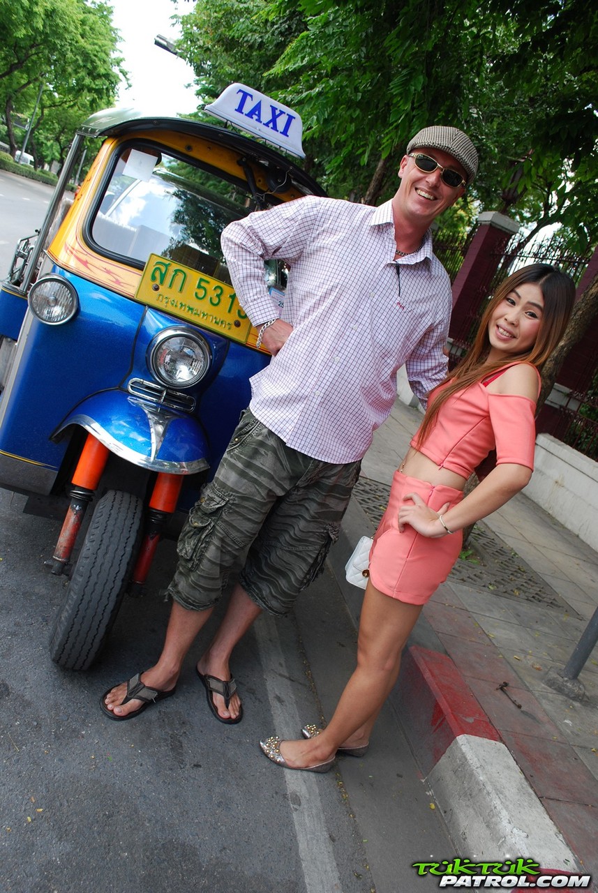 Young Thai girl gets picked up a visiting tourist that is looking for a gf porn photo #424812107