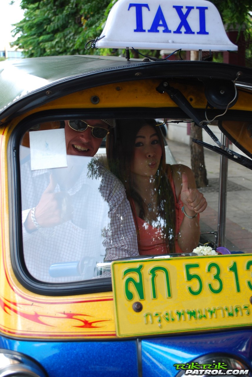 Young Thai girl gets picked up a visiting tourist that is looking for a gf порно фото #424812112