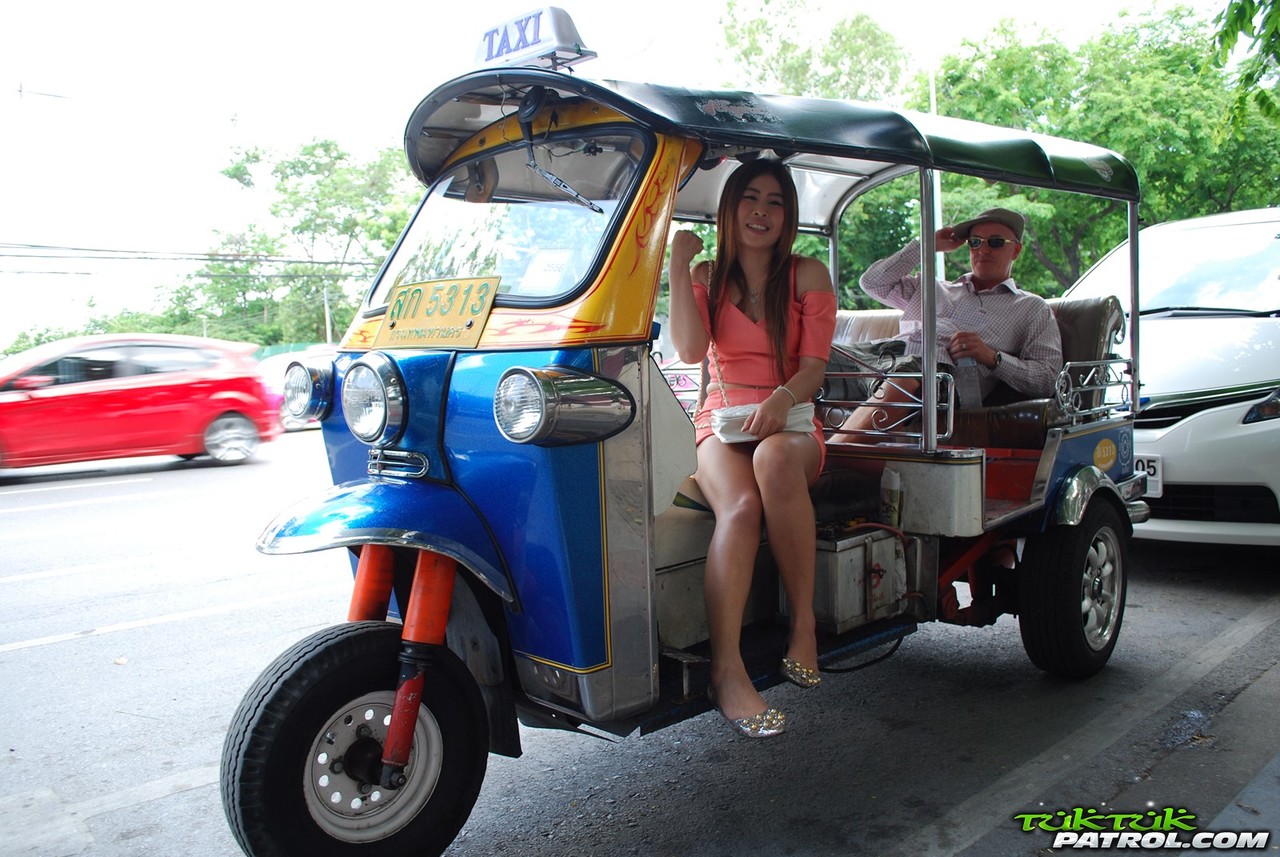 Young Thai girl gets picked up a visiting tourist that is looking for a gf Porno-Foto #424812137 | Tuk Tuk Patrol Pics, Fon, Asian, Mobiler Porno