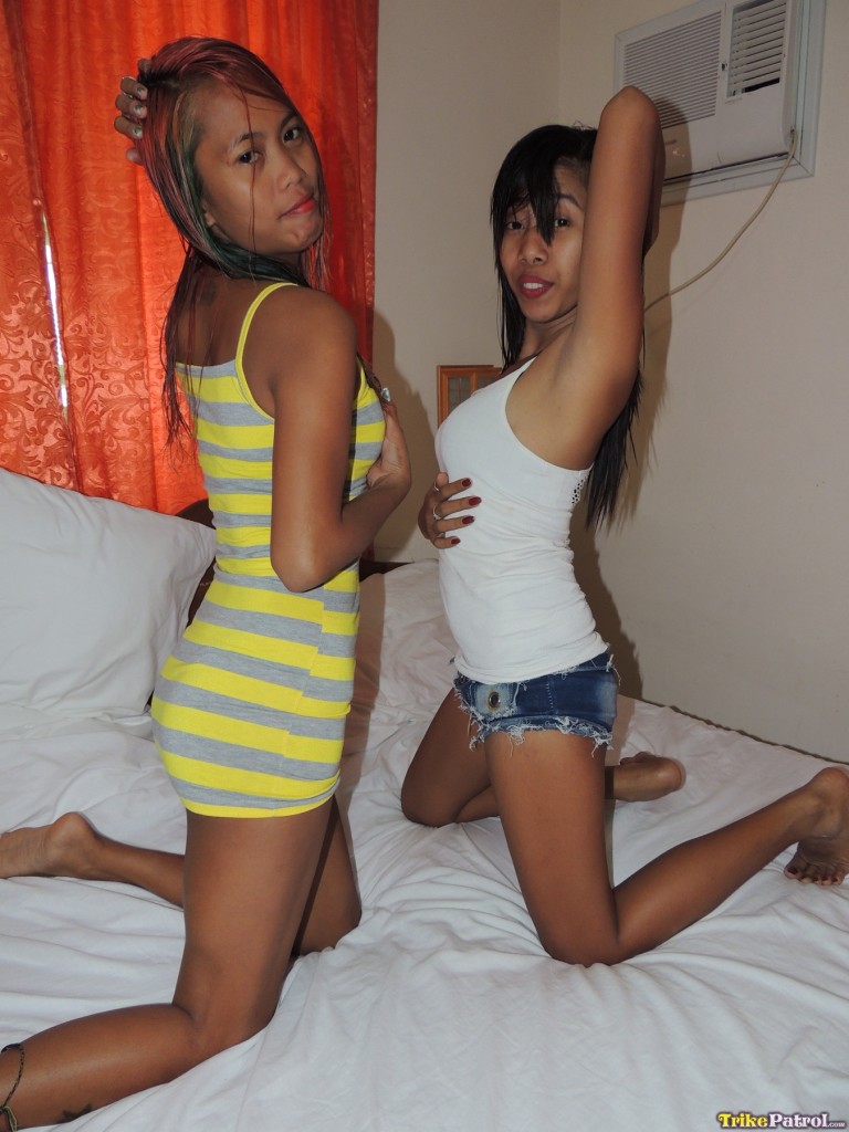 Filipini spinners Shanelle & Bubbles romp naked on the bed spreading legs porno fotky #428122552