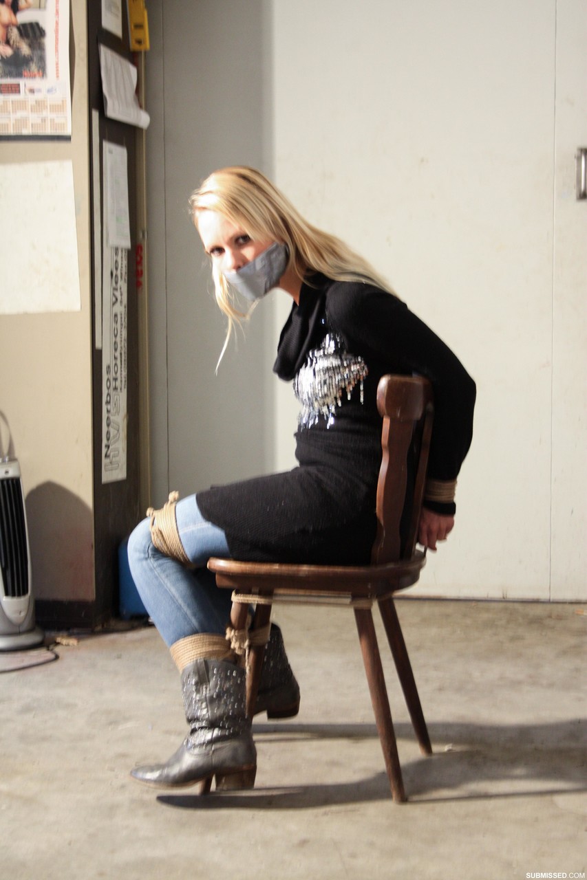 Amateur blonde Natalie struggling tied up on a chair with her mouth tapped foto pornográfica #426687370 | Submissed Pics, Natalie Visser, Strapon, pornografia móvel