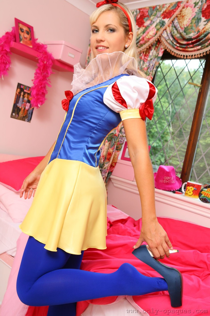 Beautiful Jenni P loses sexy Snow White costume and reveals her tanned body porn photo #423202044