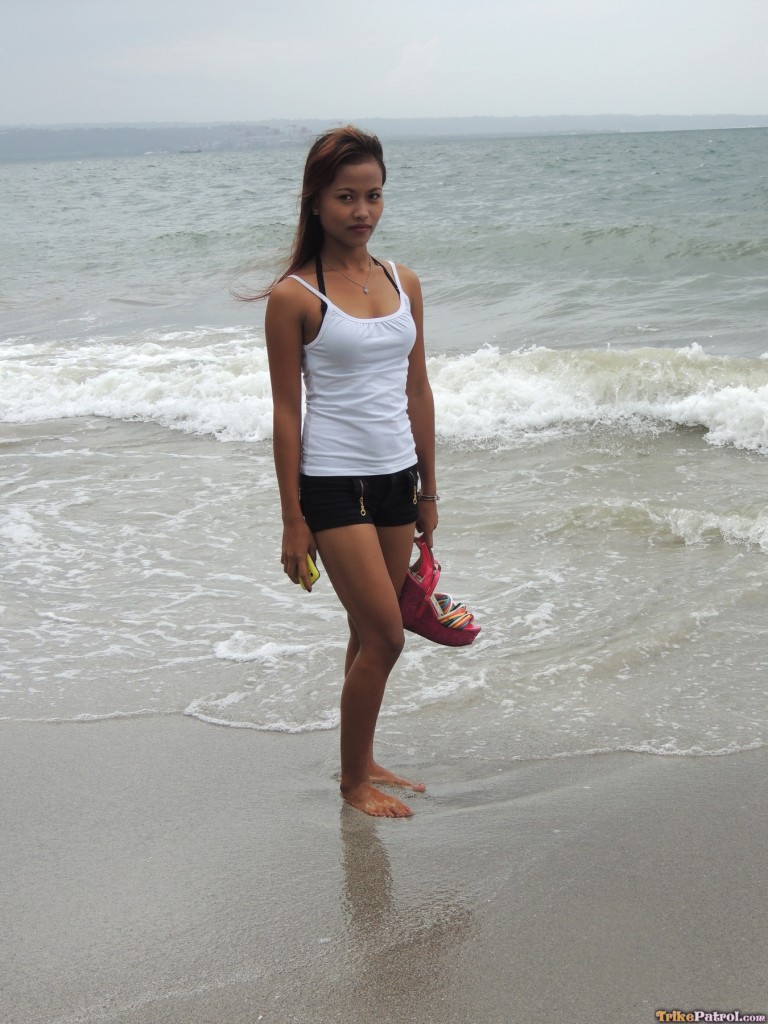 Ebony Filipina Mikaella reveals her slender naked body and gets jizzed zdjęcie porno #423782403