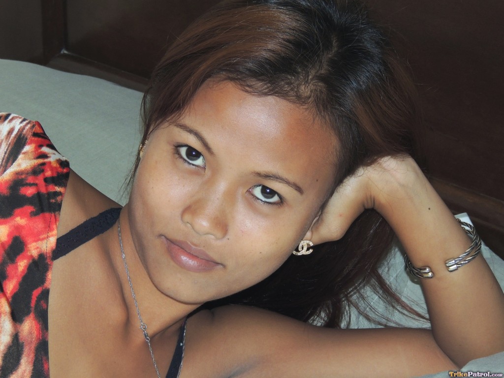 Ebony Filipina Mikaella reveals her slender naked body and gets jizzed foto porno #423782409