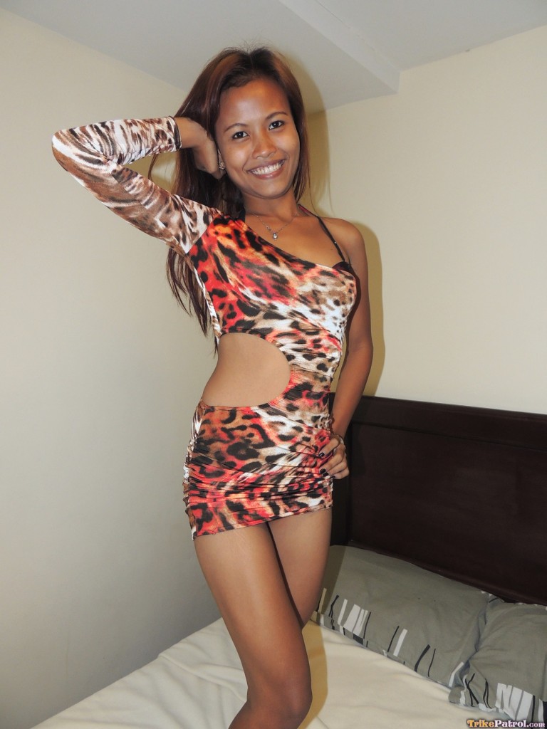 Ebony Filipina Mikaella reveals her slender naked body and gets jizzed zdjęcie porno #423782412