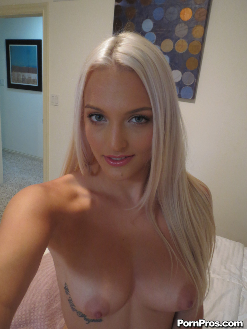 Slutty platinum blonde Macy Cartel takes selfies & shows meaty clit close up 色情照片 #423827011 | Porn Pros Network Pics, Macy Cartel, Blonde, 手机色情