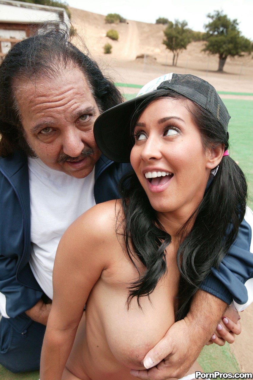 Baseball chick with big tits Isis Love gets fucked by Ron Jeremy outdoors foto porno #429140312