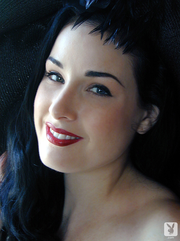 Stunning American brunette with pale skin Dita Von Teese showing off foto porno #428220477
