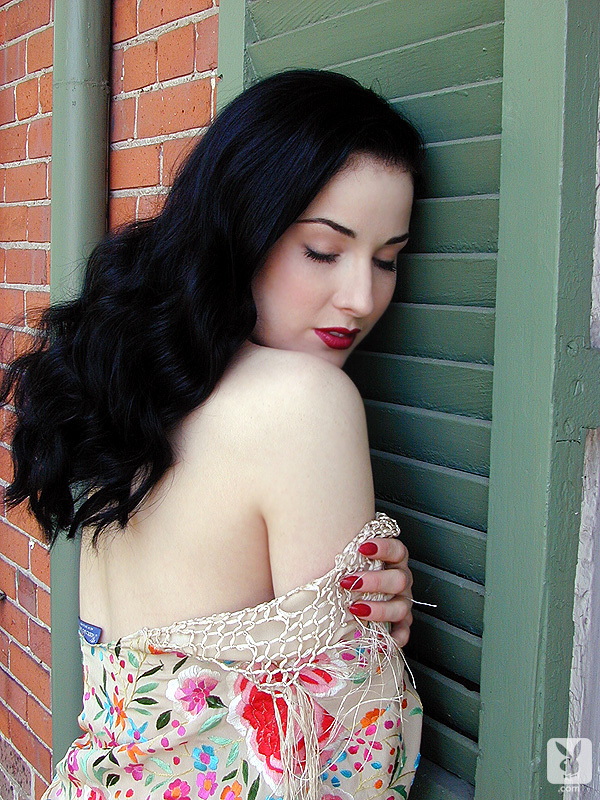 Stunning American brunette with pale skin Dita Von Teese showing off 포르노 사진 #428220558